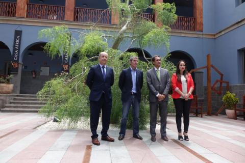 El presidente del Gobierno de Canarias, Fernando Clavijo, visita Casa África
