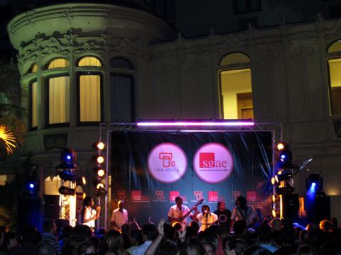 Cerca de cuatro mil personas descubren el 'house' africano en la Noche en Blanco