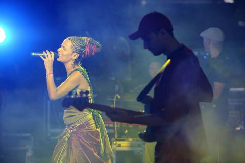 El Ramadán concluye en Las Canteras con un concierto de Oum y Dakhouse
