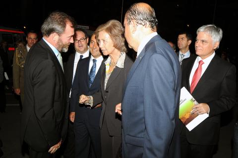 El director general de Casa África, en la inauguración de la base logística de Cruz Roja, a cargo de S. M. la Reina