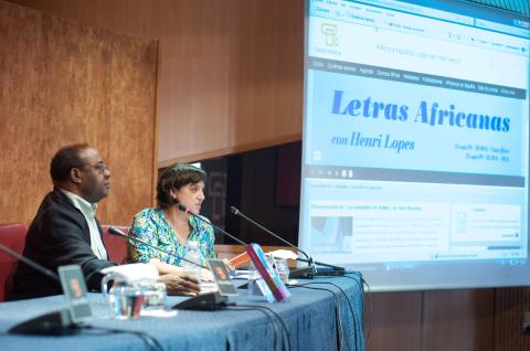 El escritor Donato Ndongo protagoniza la primera charla tras el verano del Club de Lectura