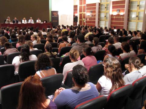 Achmat Dangor insta a los jóvenes a “liberar la imaginación” y abandonar el pesimismo sobre el futuro de África y el mundo