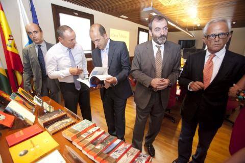 Visita institucional del Alcalde de Las Palmas de Gran Canaria, Juan José Cardona, a Casa África