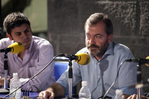 Àngels Barceló y “Hora 25” se abren al mundo desde el patio de Casa África