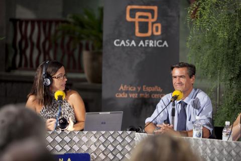 Àngels Barceló y “Hora 25” se abren al mundo desde el patio de Casa África
