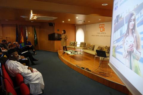 1123_encbibliot06.jpg