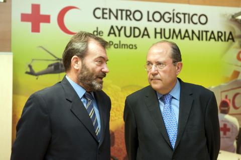 El papel de Canarias como plataforma solidaria con África, reforzado por un convenio de Cruz Roja y Casa África