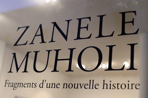 La obra de la fotógrafa sudafricana Zanele Muholi llega a Francia con una exposición producida por Casa África