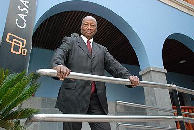 El historiador Djibril Tamsir Niane visita Casa África