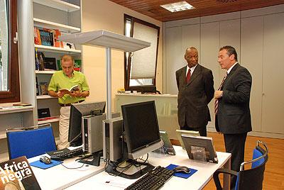 El historiador Djibril Tamsir Niane visita Casa África