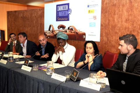 Periodistas y sociedad civil debaten sobre el tratamiento de la inmigración en los medios de comunicación