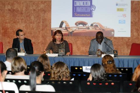 Periodistas y sociedad civil debaten sobre el tratamiento de la inmigración en los medios de comunicación