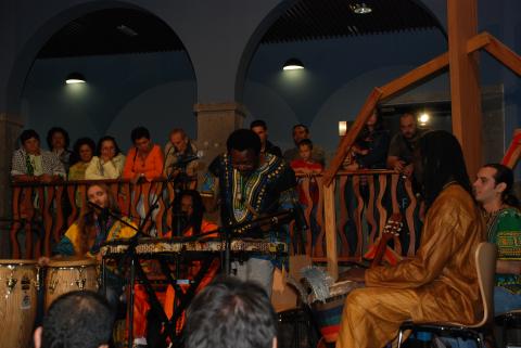 Justin Tchatchoua ofreció un concierto en Casa África