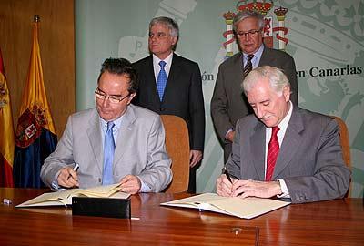 El ministro de Industria, Turismo y Comercio, presente en la firma del convenio de colaboración entre Casa África y el ICEX