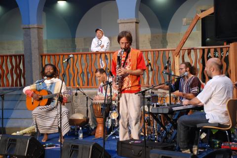 2305_qbamba01.jpg