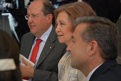 La Reina participa en la reunión de Cruz Roja que se celebra en Casa África