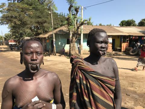 Mujeres de la tribu de los Mursi, en Jinka
