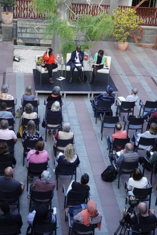 Momento de la presentación en el patio de Casa África