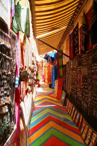 Calle del comercio en Fez