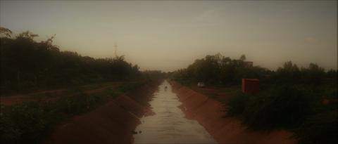 El río se llena con arroyos pequeños.