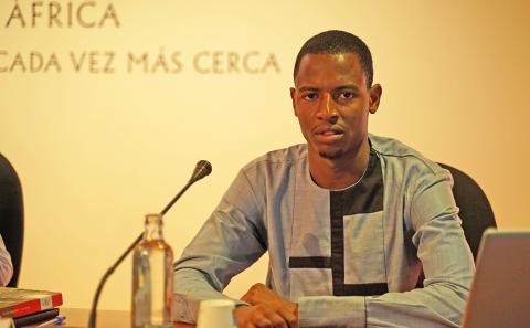 Adama Aw durante la charla