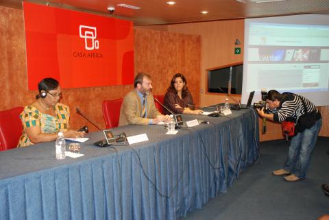 - Presentación del III Encuentro sobre Biblioteconomía en Casa África por Ricardo Martínez Vázquez -Director General de Casa África- y por Helen Asamoah-Hassan representante de la IFLA en África, Sudáfrica