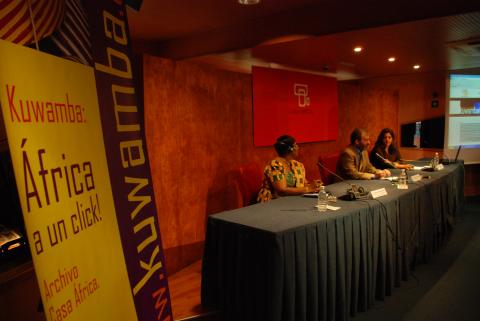 - Presentación del III Encuentro sobre Biblioteconomía en Casa África por Ricardo Martínez Vázquez -Director General de Casa África- y por Helen Asamoah-Hassan representante de la IFLA en África, Sudáfrica