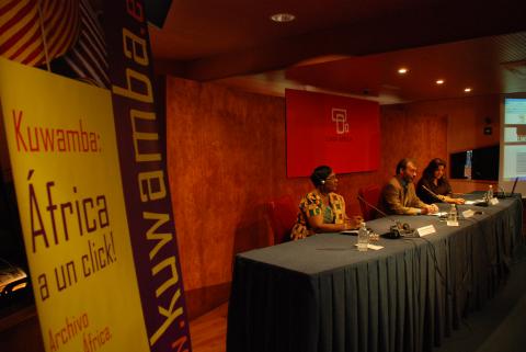 - Presentación del III Encuentro sobre Biblioteconomía en Casa África por Ricardo Martínez Vázquez -Director General de Casa África- y por Helen Asamoah-Hassan representante de la IFLA en África, Sudáfrica