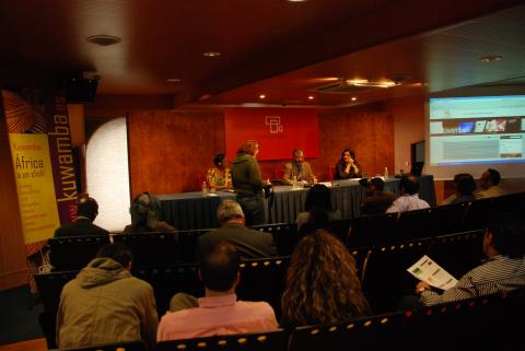 - Presentación del III Encuentro sobre Biblioteconomía en Casa África por Ricardo Martínez Vázquez -Director General de Casa África- y por Helen Asamoah-Hassan representante de la IFLA en África, Sudáfrica