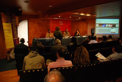 - Presentación del III Encuentro sobre Biblioteconomía en Casa África por Ricardo Martínez Vázquez -Director General de Casa África- y por Helen Asamoah-Hassan representante de la IFLA en África, Sudáfrica