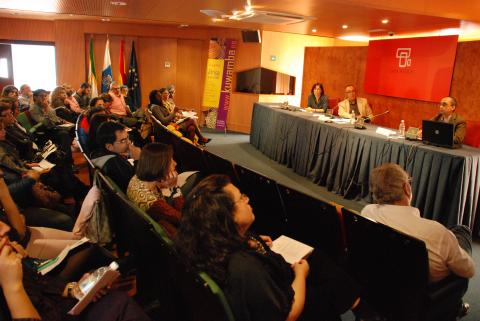 - Presentación e intervenciones de la Mesa sobre Bibliotecas Digitales y sobre Propiedad Intelectual, III Encuentro sobre Biblioteconomía en Casa África