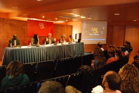 - Presentación e intervenciones de la Mesa sobre Bibliotecas y Cooperación en el III Encuentro sobre Biblioteconomía en Casa África