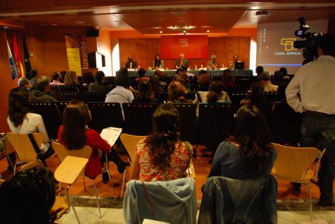 - Presentación e intervenciones de la Mesa sobre Bibliotecas y Cooperación en el III Encuentro sobre Biblioteconomía en Casa África