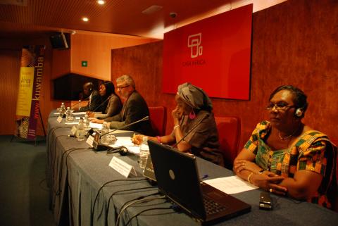 - Presentación e intervenciones de la Mesa sobre Bibliotecas y Cooperación en el III Encuentro sobre Biblioteconomía en Casa África