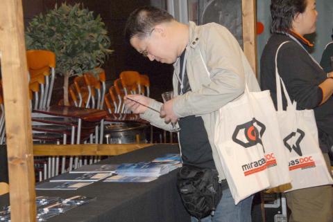 30. MiradasDoc Market 2011