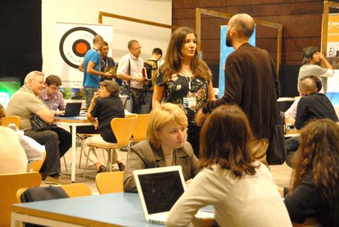 32. MiradasDoc Market 2011