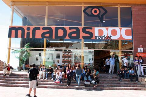 36. MiradasDoc Market - Fachada centro cultural (foto Eva Molina)