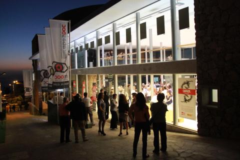 54. Fachada del Auditorio de Guía de Isora - Inauguración MiradasDoc 2011