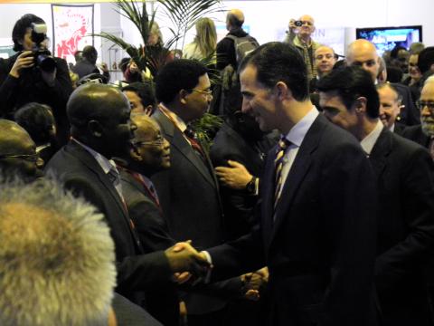 6. SSAARR los Príncipes de Asturias en INVESTOUR 2012 con los empresarios africanos