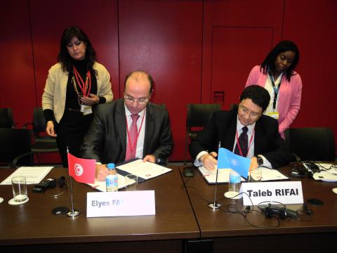 18.  Mesa de inauguración de INVESTOUR 2012. A la izq. Elyes Fakhfakh –Ministro de Turismo de Túnez- y Taleb Rifai –Secretario General de la OMT-