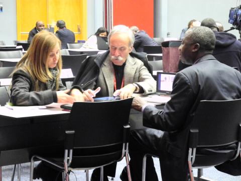 23. Mesas de negociaciones en INVESTOUR 2012