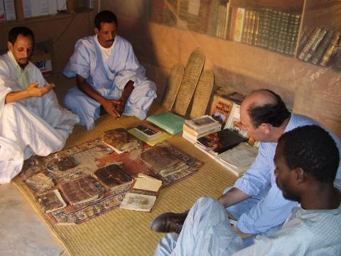 16.	Imagen de libros del s. XIII en Chinguetti, Mauritania