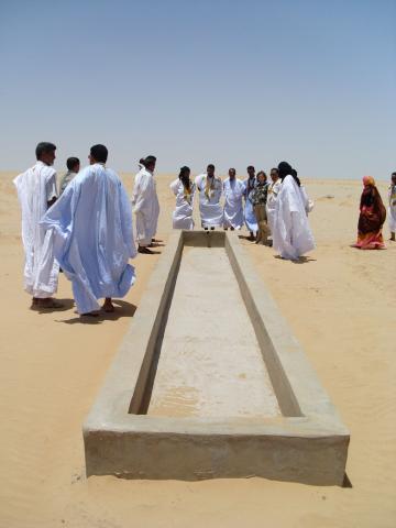 2. Imágenes de los bebederos de camellos, proyecto creado por MPDLC - Movimiento por la Paz, el Desarme y la Libertad en Canarias - en Boulaboir, Mauritania