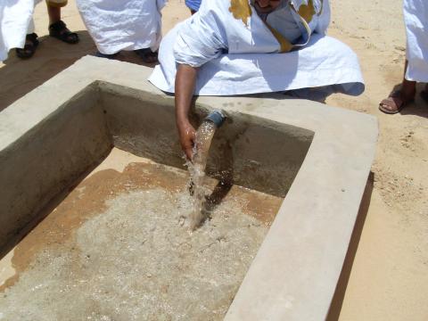 3. Imágenes de los bebederos de camellos, proyecto creado por MPDLC - Movimiento por la Paz, el Desarme y la Libertad en Canarias - en Boulaboir, Mauritania