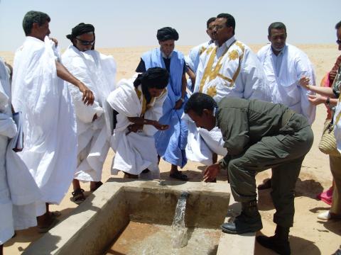 5. Imágenes de los bebederos de camellos, proyecto creado por MPDLC - Movimiento por la Paz, el Desarme y la Libertad en Canarias - en Boulaboir, Mauritania
