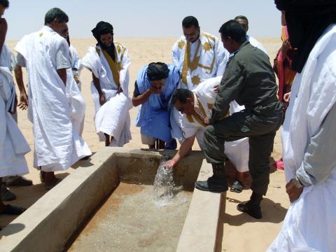 6. Imágenes de los bebederos de camellos, proyecto creado por MPDLC - Movimiento por la Paz, el Desarme y la Libertad en Canarias - en Boulaboir, Mauritania