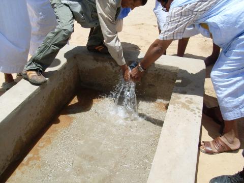 9. Imágenes de los bebederos de camellos, proyecto creado por MPDLC - Movimiento por la Paz, el Desarme y la Libertad en Canarias - en Boulaboir, Mauritania