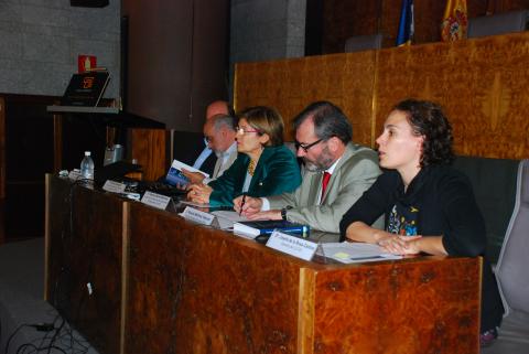 4. Mesa de presentación del libro Biografía de un desierto. El Sáhara