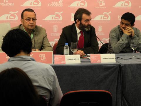 12. De izq a dere.: Claudio Utrera -Director del Festival de Cine de Las Palmas de Gran Canaria-, Ricardo Martínez Vázquez -Director General de Casa África-, y Ahmad Abdalla -director de cine egipcio-