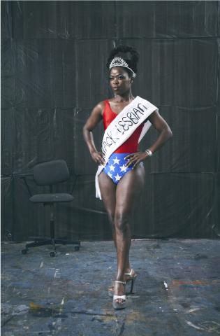 5. Miss Lesbian I - Serie Self